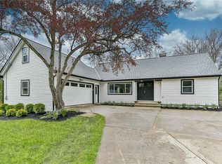 399 Walters Rd, Chagrin Falls, OH 44022