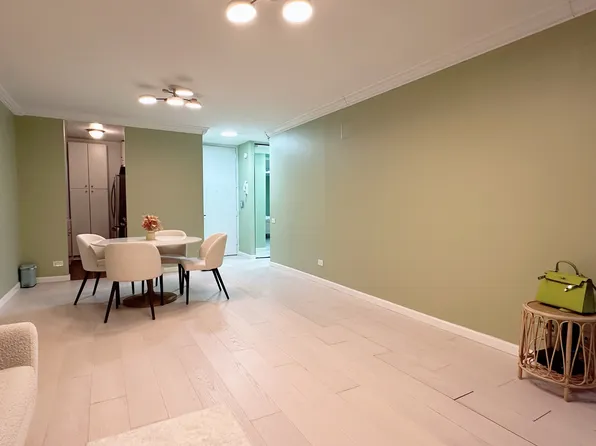 255 East 49th Street image 5 of 12