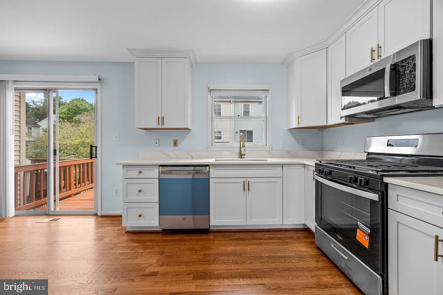 3 bed, 3.5 bath, 1320 sqft, $2,900 — Photo 3