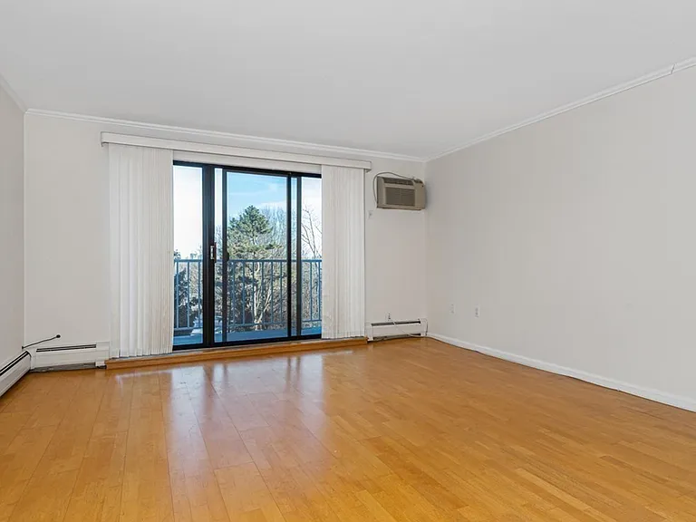 151 Coolidge Ave #303 — Photo 3