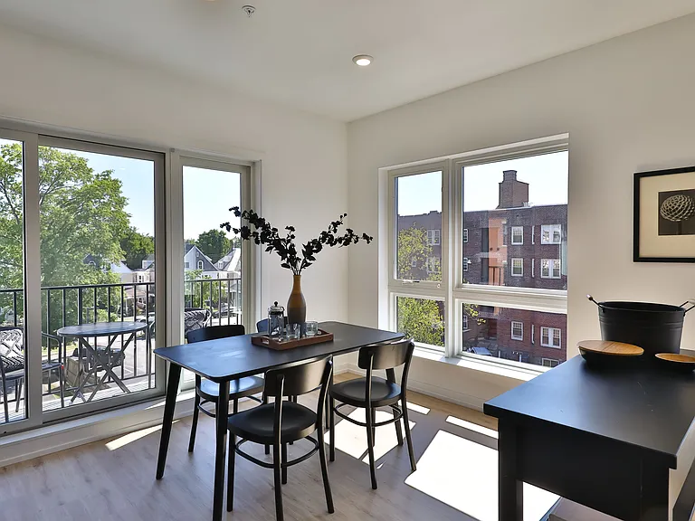 231 W Johnson Street — Photo 21
