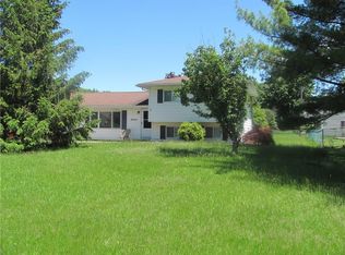 16 Old White Ln, Rochester, NY 14623