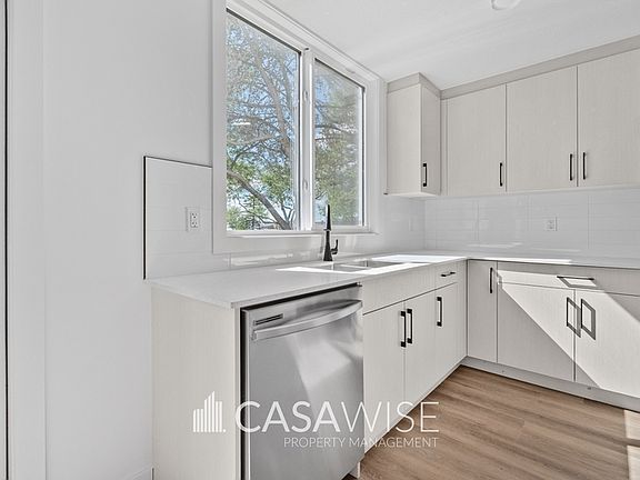 3rd image of 11323 106th St NW Unit 1