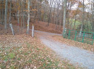 26 Hickory Bend Dr, Hillsboro, WV 24946