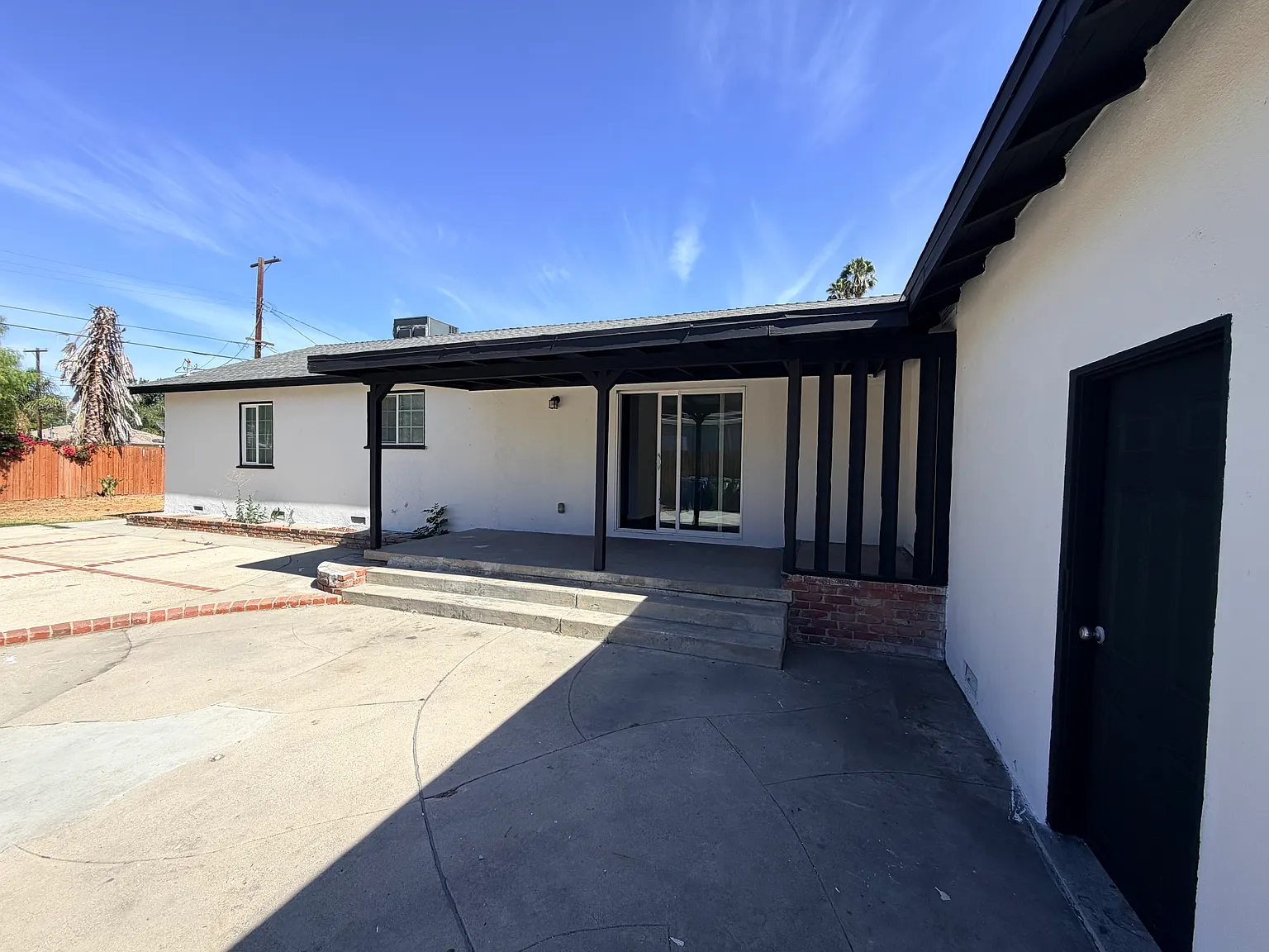 4 bed, 1342 sqft, $3,999 — Photo 2