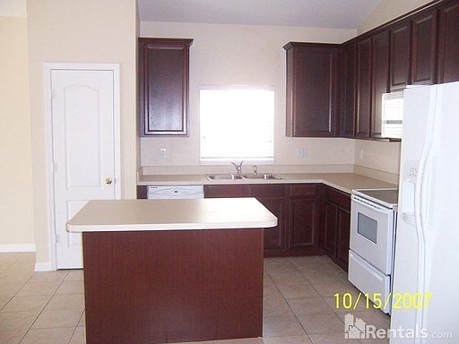 4th image of 295 Clydesdale Cir