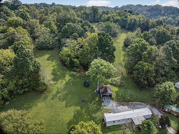 5th image of 3890 Robinson Rd