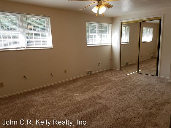 5th image of 372 Chapel Pl