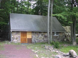8169 Robinwood Dr, Tobyhanna, PA