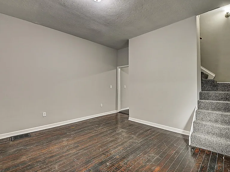417 N State Ave — Photo 7