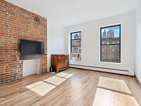 3rd image of 661 10th Ave APT 4B