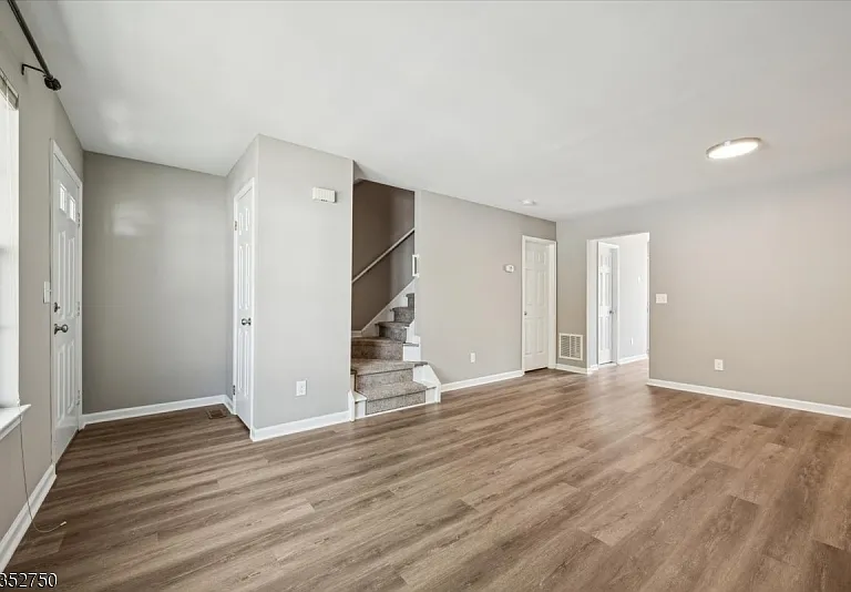 907 Wetherburn Ct — Photo 11