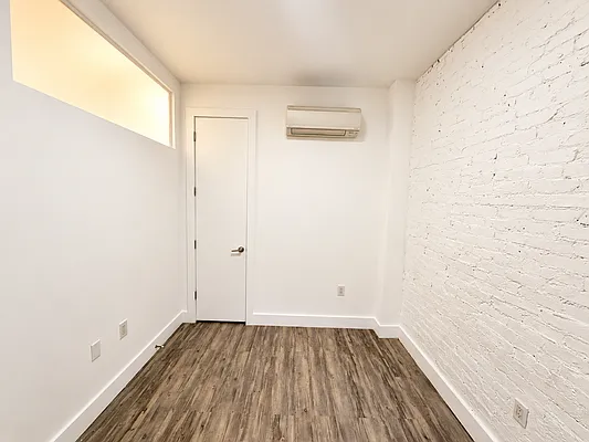 Bedroom, photo 8