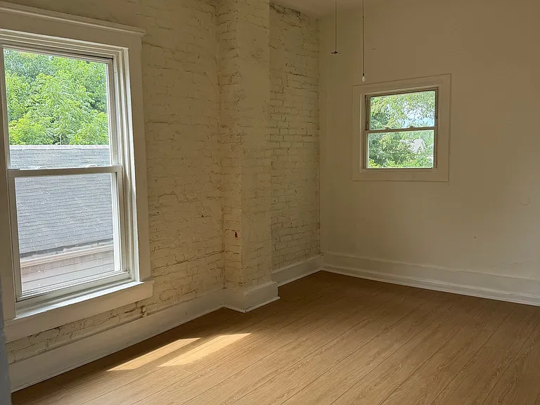 2429 Griffiths Ave — Photo 11