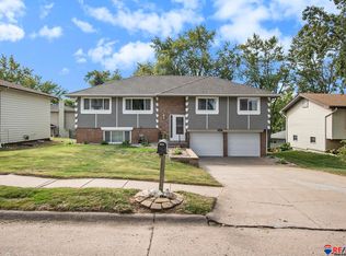 10211 M St, Omaha, NE 68127