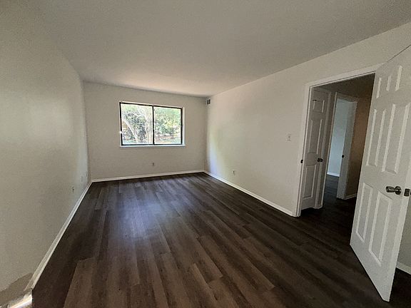 3rd image of 1004 Sandlin Pl Unit D-1