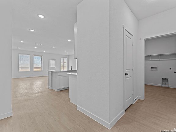 2nd image of 724 Horsetail Ln
