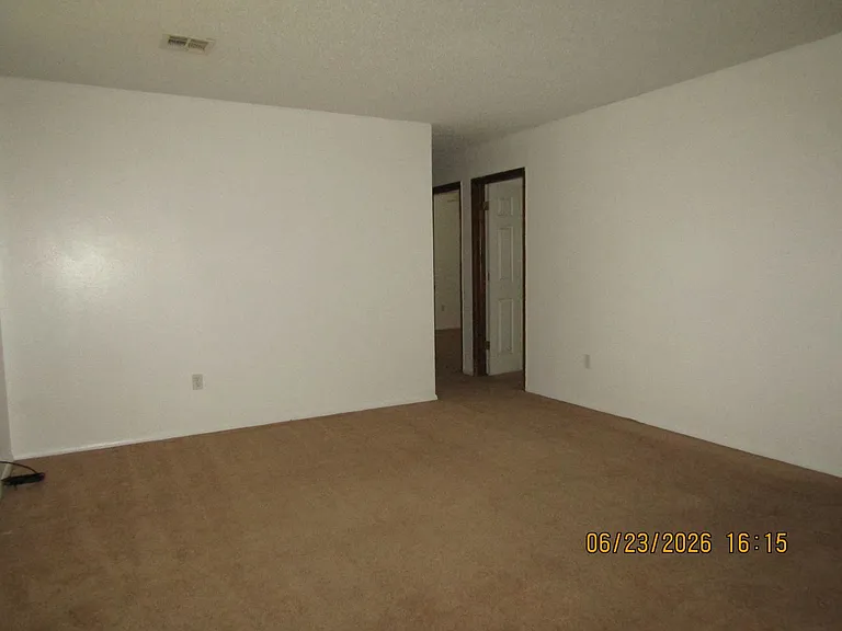 147 NE Dunlop St — Photo 22