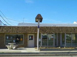 711 Center Point Rd NE, Cedar Rapids, IA 52402