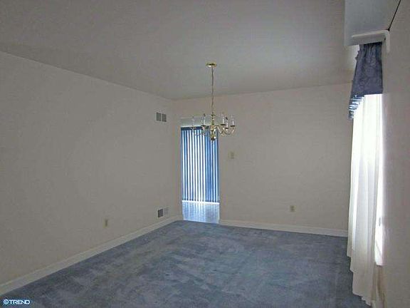 5th image of 55 Brookfield Dr