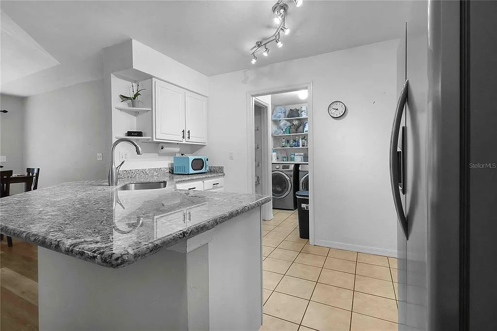2 bed, 2.0 bath, 1154 sqft, $2,200 — Photo 3