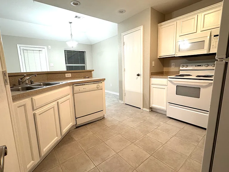 24127 Bar Kay Ln — Photo 11
