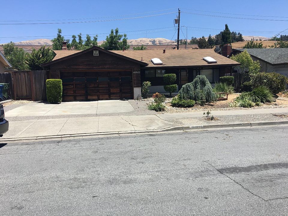 1st image of 46922 Crawford St