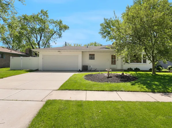 1910 Richard St, Aurora, IL 60506