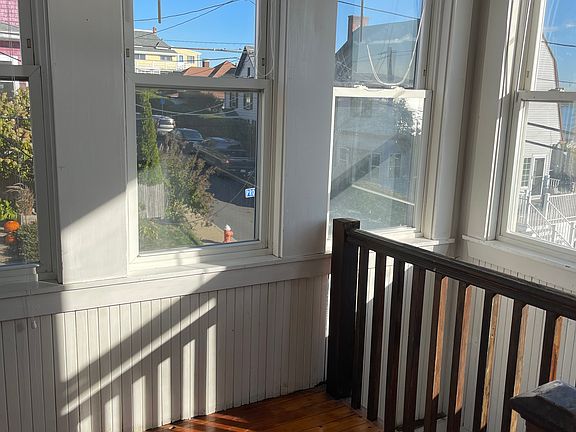 Small sunroom area upstairs.