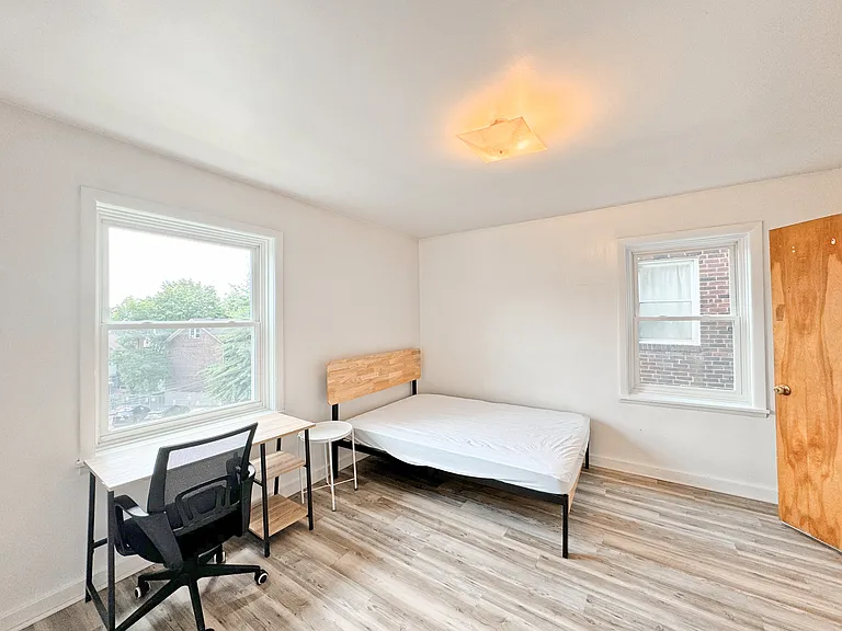 5737 Hobart St #3 — Photo 5