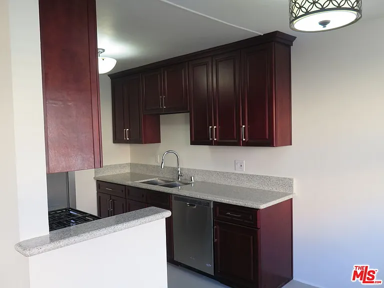 833 N Kingsley Dr #2 — Photo 8