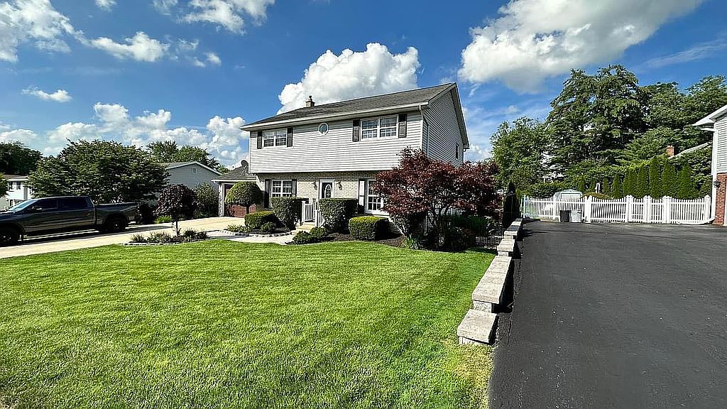 8 Village Green Dr, Dallas, PA 18612 Zillow