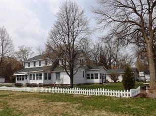 1018 1st St, Camanche, IA 52730