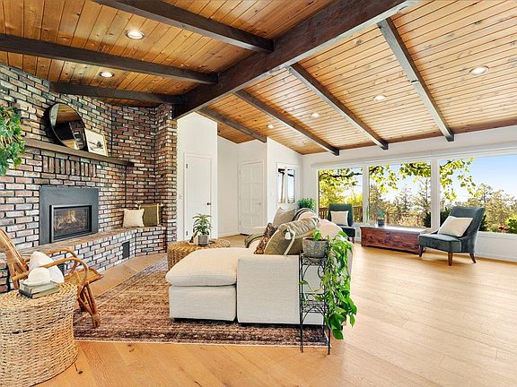 3rd image of 27255 Loma Prieta Way