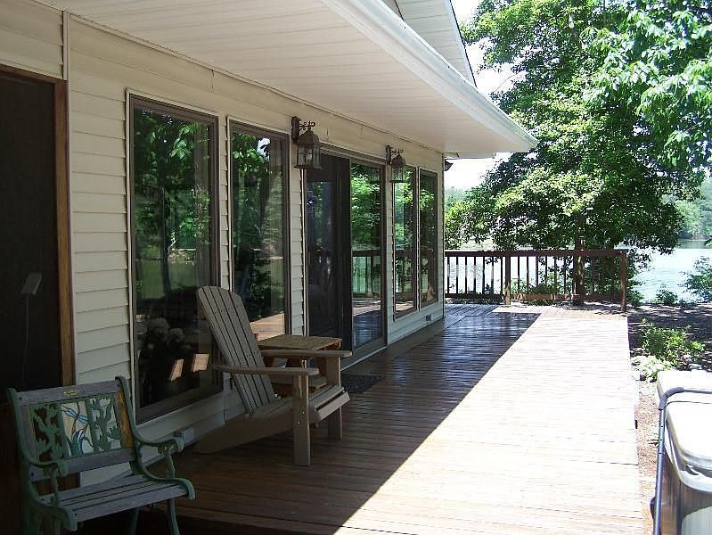 1st image of 327 Riverview Ln