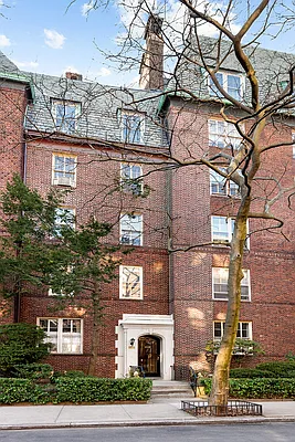 Sold by Compass | media 19