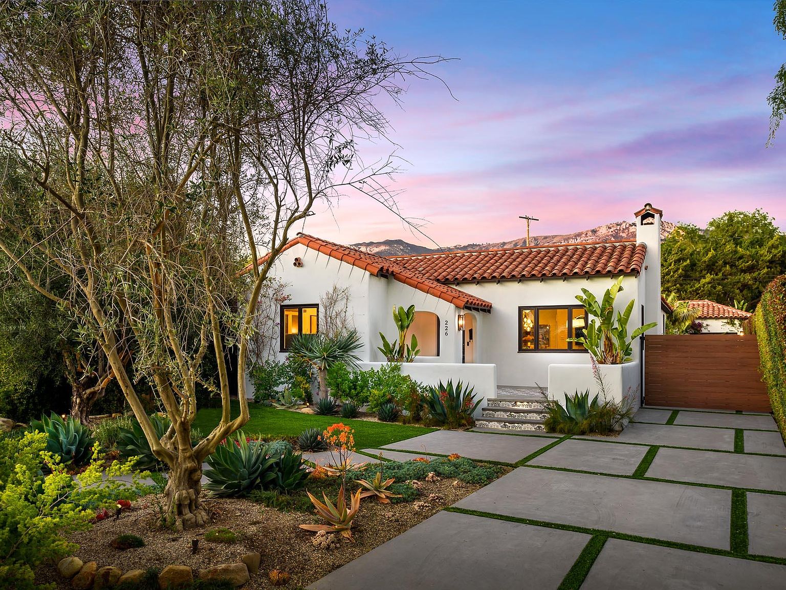 226 Calle Manzanita Santa Barbara Ca 93105 Mls 21 847 Zillow