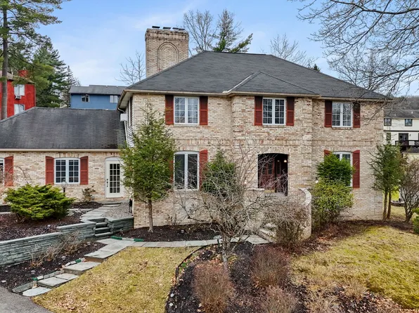 2632 Pinebluff Dr, Vestal, NY 13850