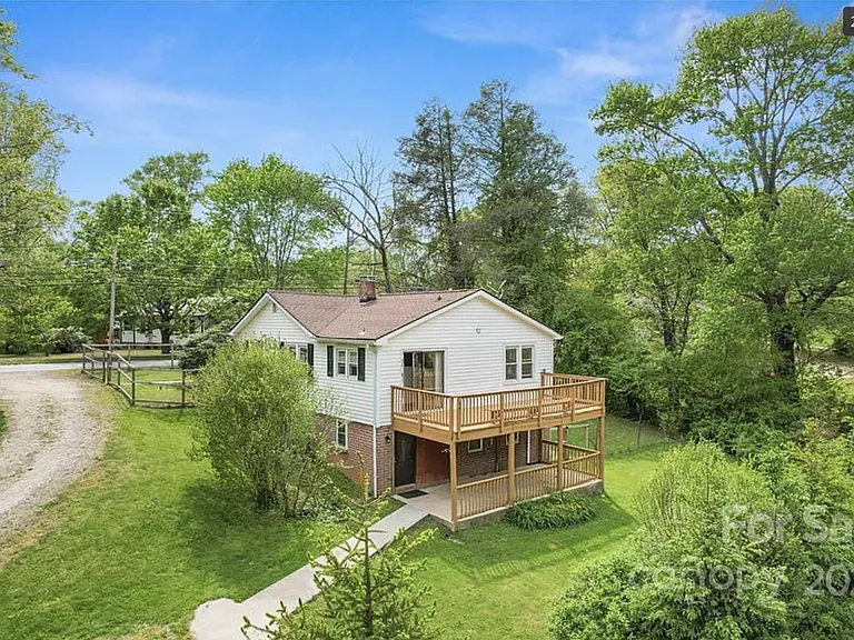 Plenty of yard space for your pup!