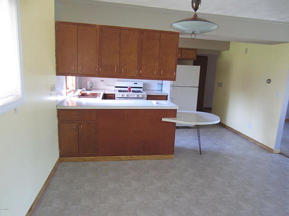 4th image of 22485 North Ave