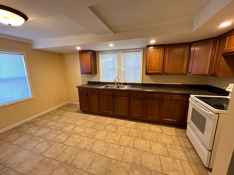 3101 Roosevelt St — Photo 3