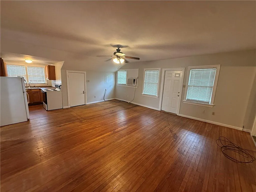 2 bed, 1.0 bath, $750 — Photo 3