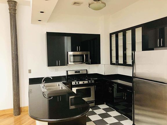 4th image of 79 Reade St APT 3A