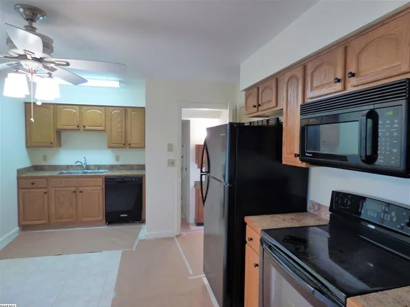 27 Annadale Ln, Stuarts Draft, VA 24477