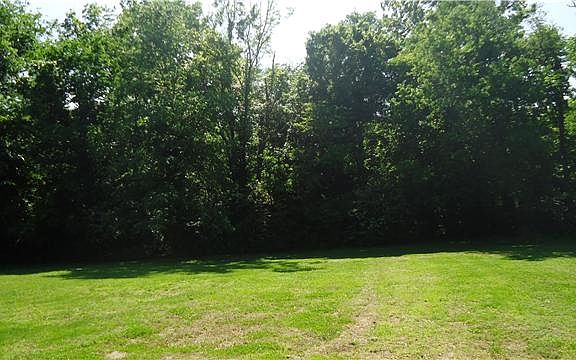 3rd image of 237 Hickory Dr