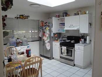 5th image of 1300 Roselawn St