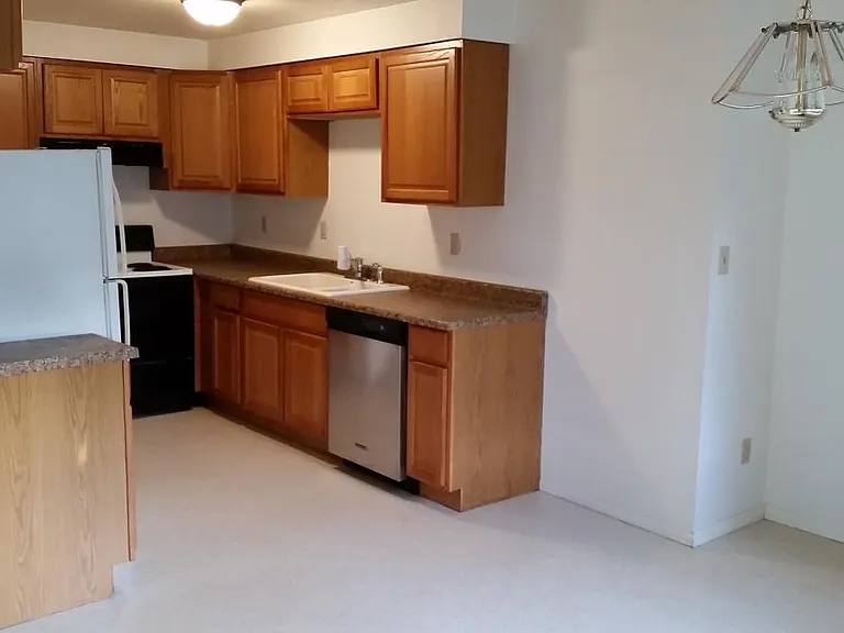 220 SW Maple St #220A — Photo 9