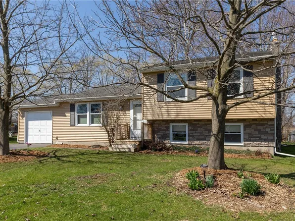 8091 Thurston Dr, Cicero, NY 13039