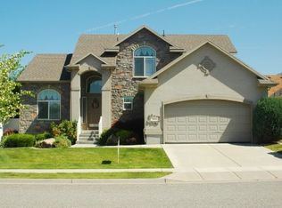 253 W Venenzio Ln, Centerville, UT 84014