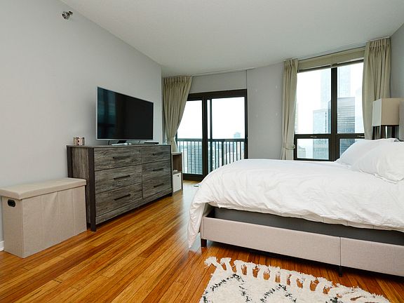 3rd image of 400 N Lasalle St #4403